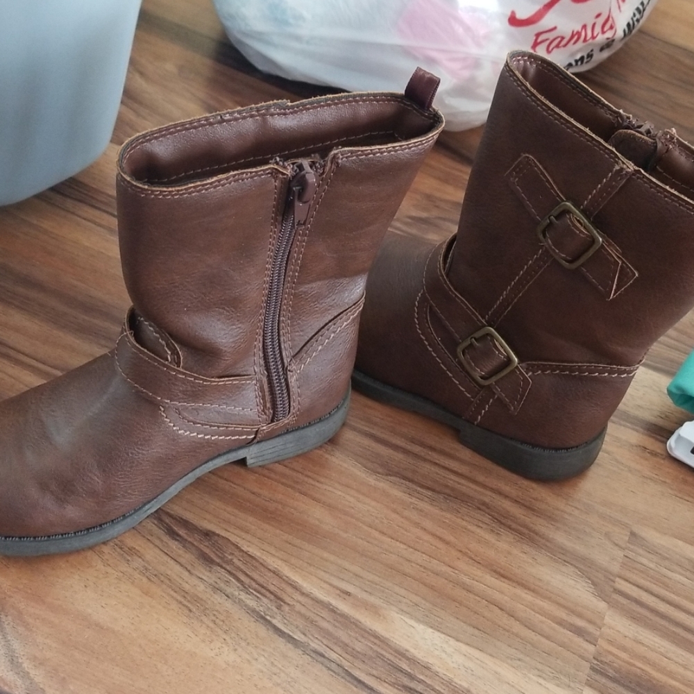 Kids boots.